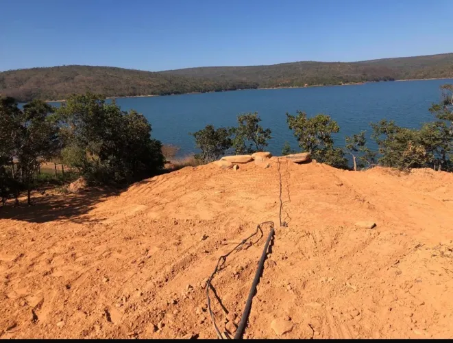 Lote/Área de 1000 m2 frente para a represa de Três Marias