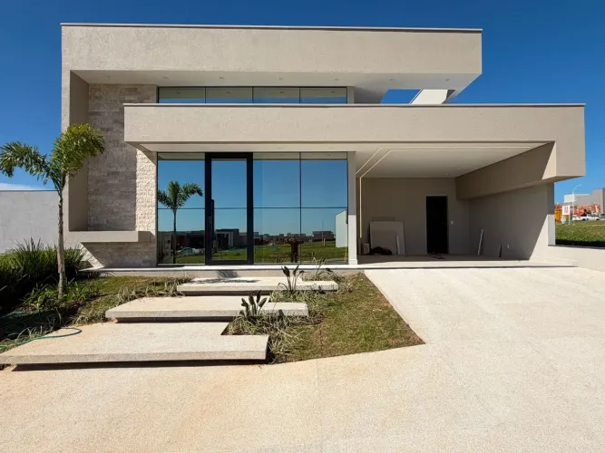 Casa Térrea Condomínio residencial Maria Cândida com 3 Suítes, sendo 1 Master com Closet,