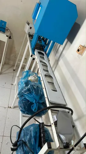 Máquina completa para fábricação de chinelos