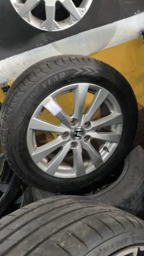 aro 16 civic pneus Goodyear semi novos 