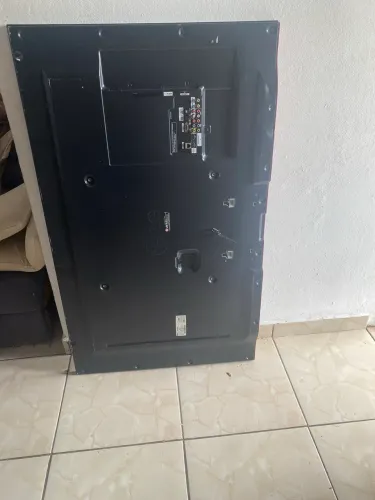TV LG 55 polegadas quebrada - para retirada de peças