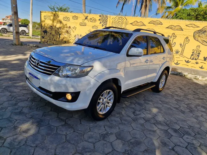 Toyota Hilux SW4 SR 4X2 2.7/2.7 Flex 16V Mec. 2013