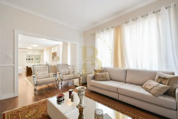 Casa à venda de 380m², com 5 dormitórios e 10 vagas na Vila Nova Conceição