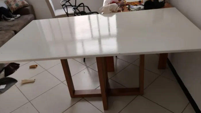 Mesa com 6 cadeiras - retirar no barbalho