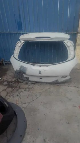 Tampa traseira Peugeot 208 2014 a 2019