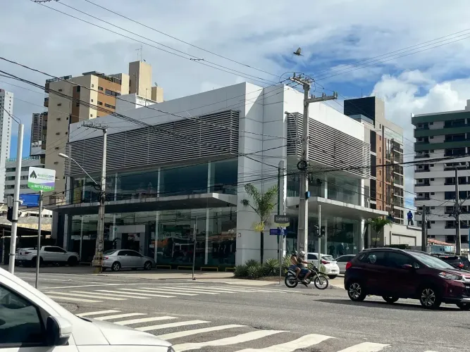 Prédio comercial no Cabo Branco