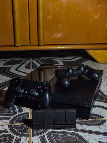 PS4 SSD COM 2 CONTROLES