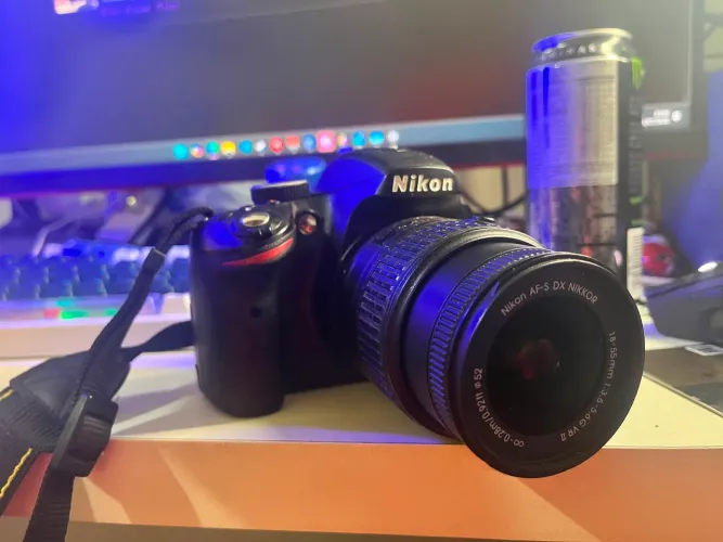 Câmera Nikon D3200 DSLR seminova + lente 50mm + carregador USB