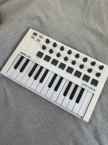 Teclado Controlador Arturia Minilab Mkii