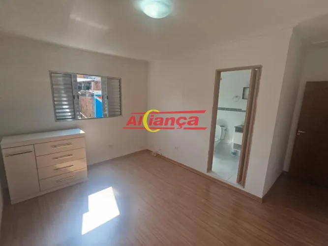 Casa com 2 quartos sendo duas suítes e 1 vaga de garagem no Pq. Continental