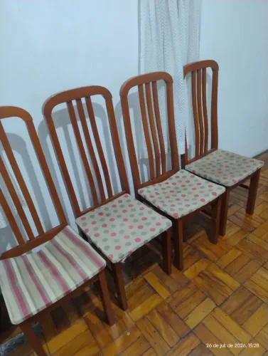 cadeiras de sala de jantar (04) unidades precisam de reforma assentos, 50,00 cada uma