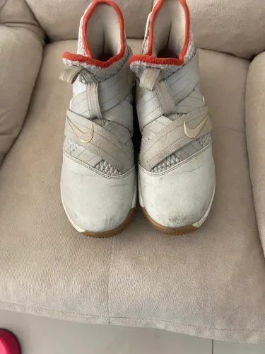 Tênis lebron james Nike