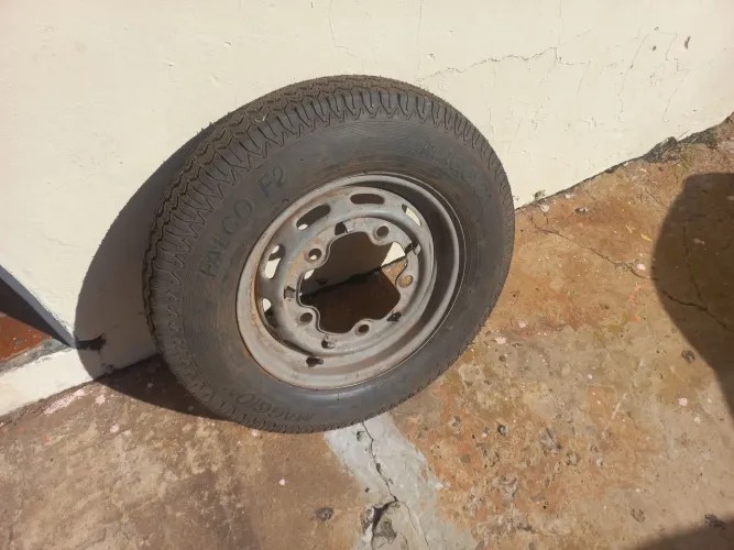 Roda original e pneu do fusca 5 furos