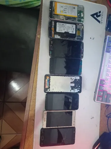 Lote de celulares - conserto e retirada de peça