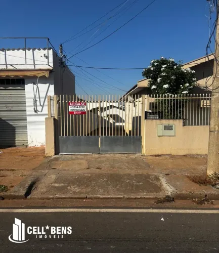 Casa residencial na Av. Fernando Costa