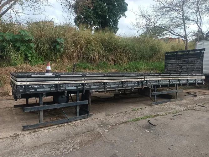 Carroceria bi-truck 9 metros conservada