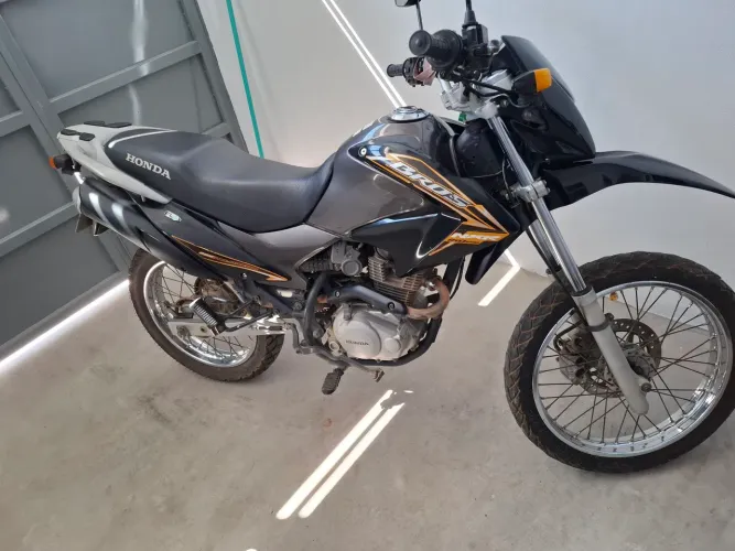 Vendo bros 150 muito conservada 