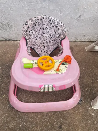 Andador infantil rosa