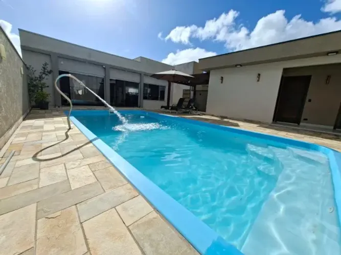 CASA A 250M DA PRAIA COM PISCINA EM COROADOS - GUARATUBA - PR