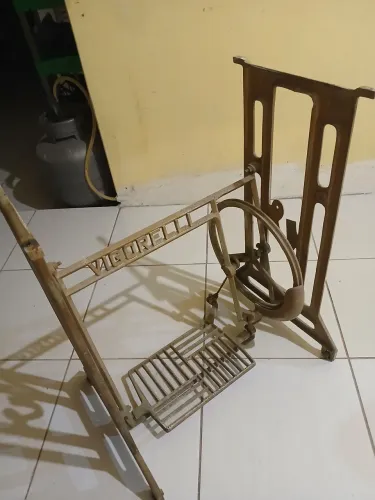 Vendo base máquina de costura