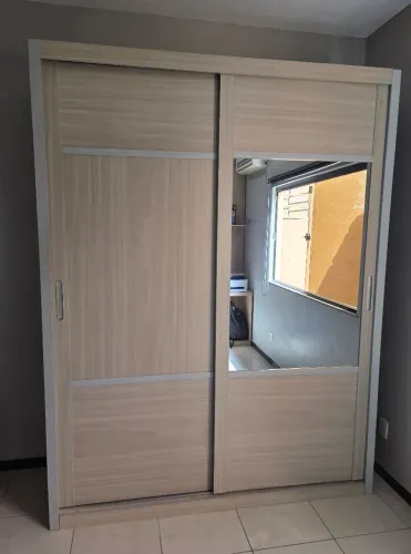 Guarda roupa usado em ótimo estado de uso.