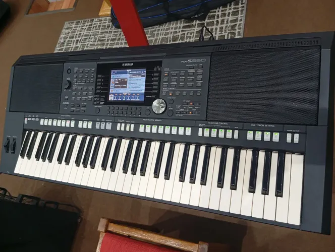 Teclado Yamaha PSR S950 / tratar *)