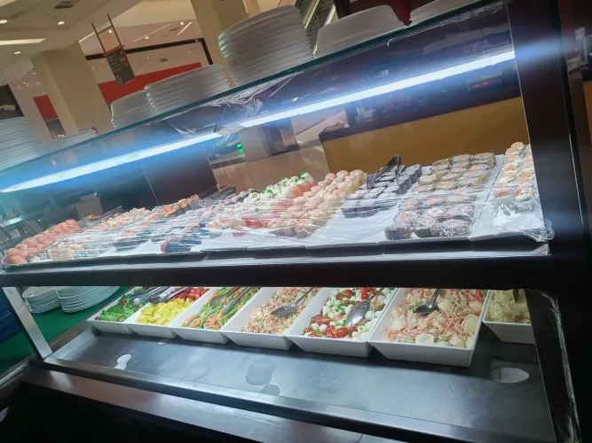 Contrata se auxiliar de sushi