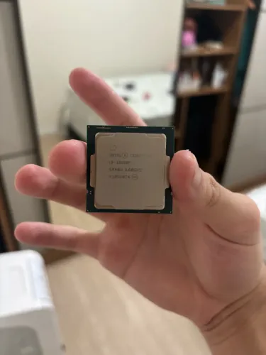 Processador Intel core i3 10100F 10a geração, usado (com air cooler)