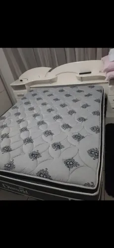 Cama Box Queen Super Conservada