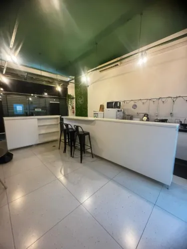 Balcão Modular em Forma de "L" branco ideal para Lanchonete ou Café