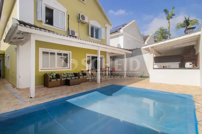 Casa a venda em condomínio fechado, segurança privada 24h no Bairro Alto da Boa Vista!