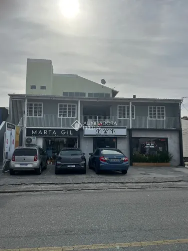 Prédio Comercial, salas comerciais e apartamentos.