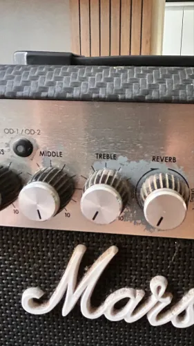 Caixa amplificador de guitarra