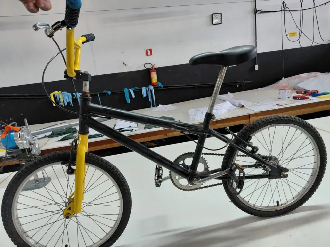 Bicicleta modelo infanti BMX de aro 20