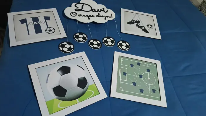 Kit decorativo de futebol personalizado com o nome Davi