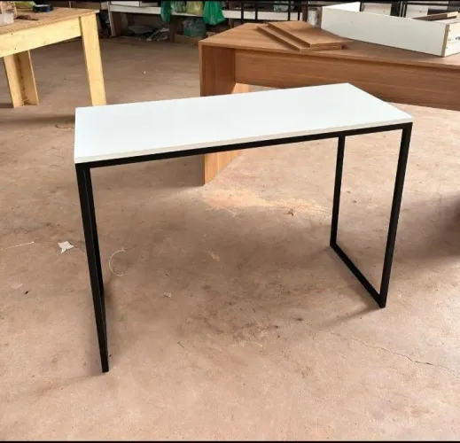 Mesas de estudo com base de metalon