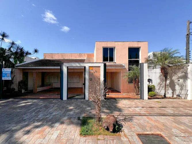 Casa à venda em Maringá, Zona 04, com 3 quartos, com 550 m²