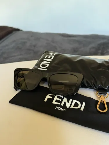 Óculos de sol Fendi