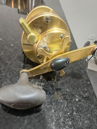 Carretilha Shimano calcutta 700B