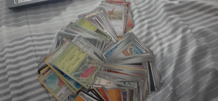 Album de figurinhas copa do mundo quase completo + cartas pokemon