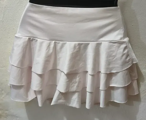 short saia com babados rosa claro