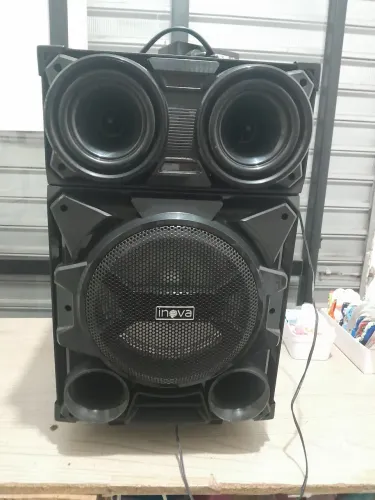 Vendo Caixa de som com 2.000 w de potência