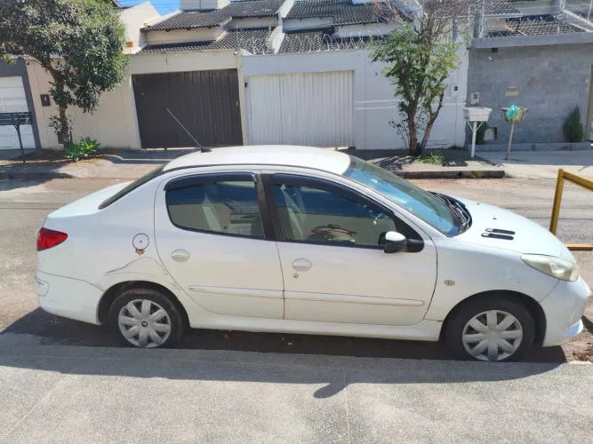 Peugeot 207 Sedan Passion XR 1.4 Flex 8V 4P 2012