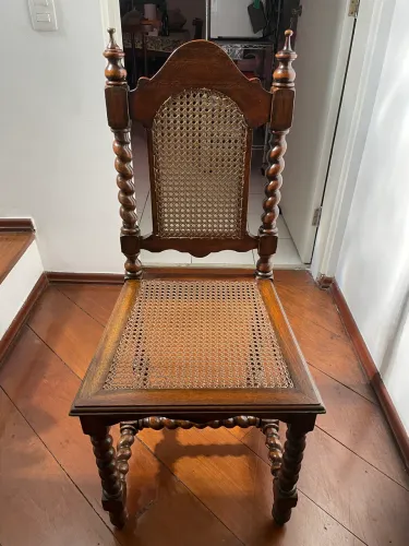 Cadeira estilo coroa portuguesa 