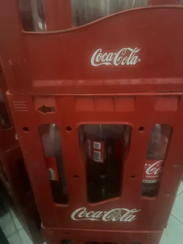 Caixa de coca retornável 2 litros/ leia a descrição 