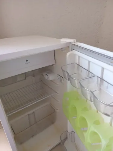 Micro-ondas, Frigobar, fogão. e cama Box com colchão 