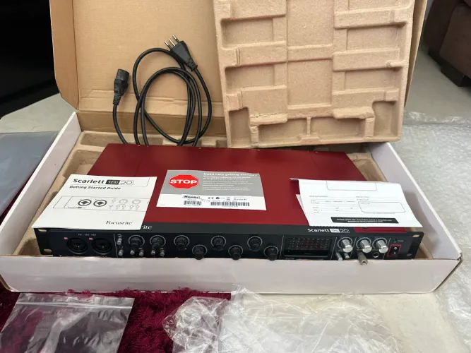 Focusrite 18i20 Interface de Áudio