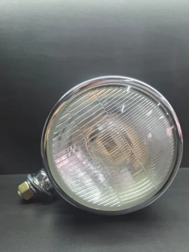 Um Farol de Milha Vitange Cromado 686-S/L