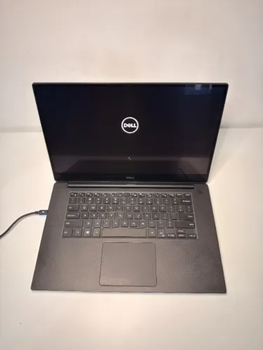 Notebook Dell XPS 15" 4k OLED 7590 i7-9750H 2.6GHz, 16GB RAM, 512GB SSD, GTX 1650 4GB UR03