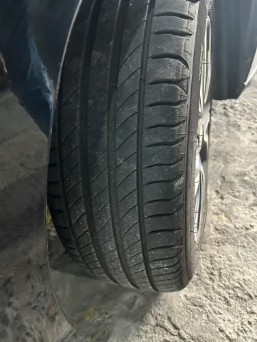 Pneu 205/55/16 semi novo